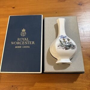 VINTAGE ROYAL WORCESTER FINE BONE CHINA BUD VASE 4.5" TALL